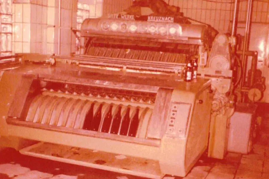 Alte Abfüllmaschine – Gerths Fruchtsäfte